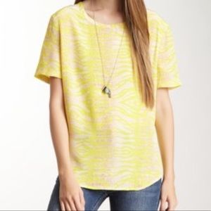 Equipment Silk Riley snake print tee yellow Sz M